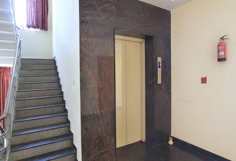 Hotel Stay By The Way By Oyo Rooms