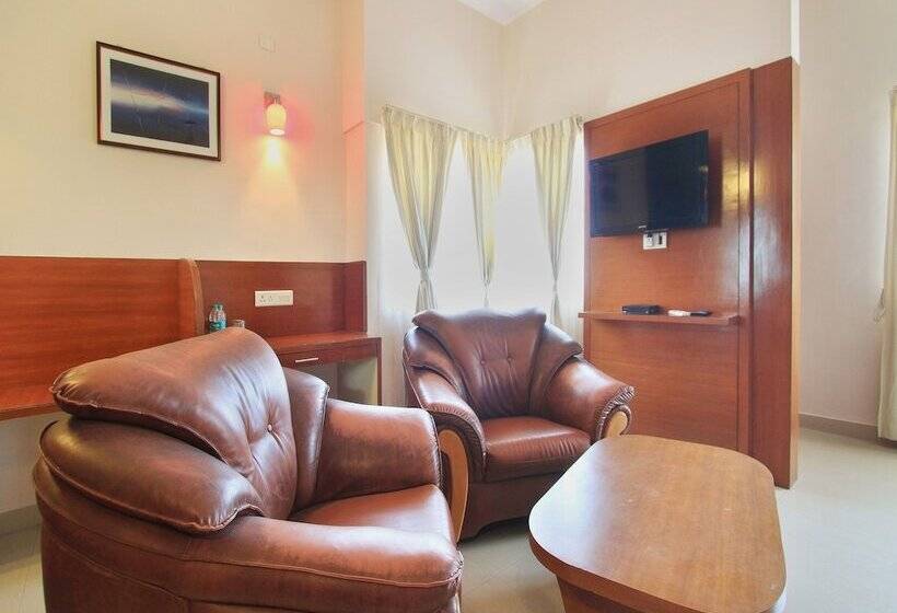 Hotel Stay By The Way By Oyo Rooms