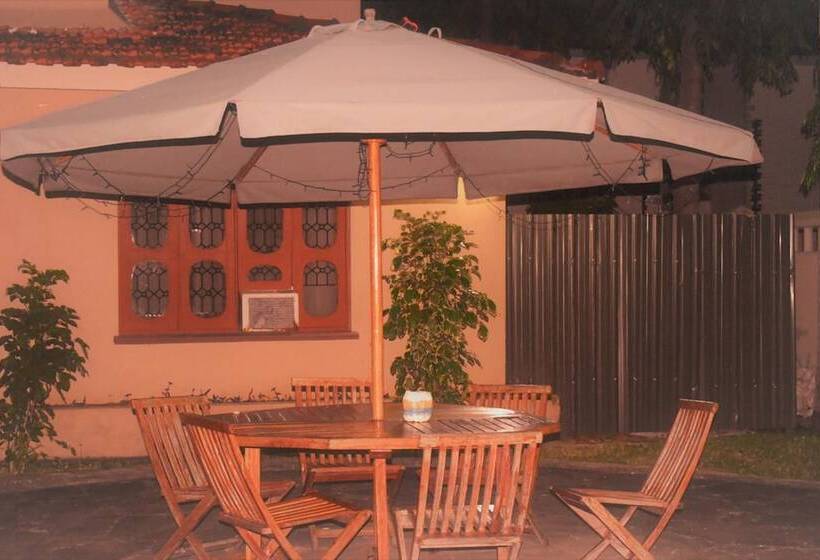 Pension Leinmach House, Nyali