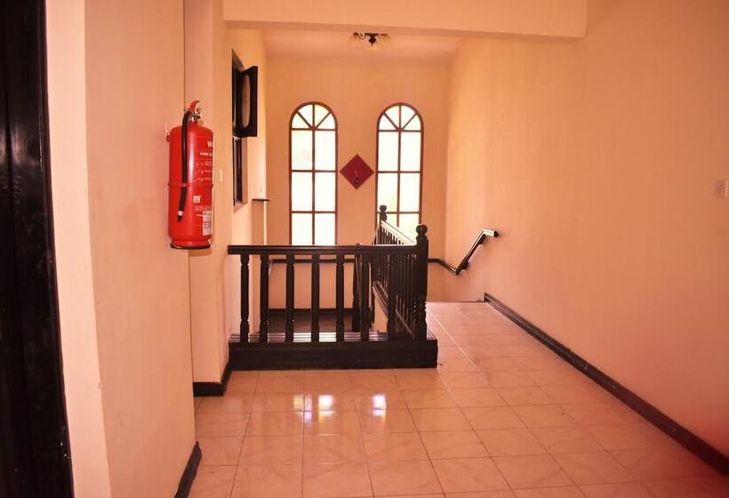 Pension Leinmach House, Nyali