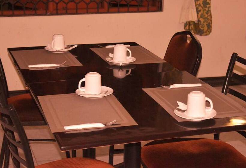 Pension Leinmach House, Nyali