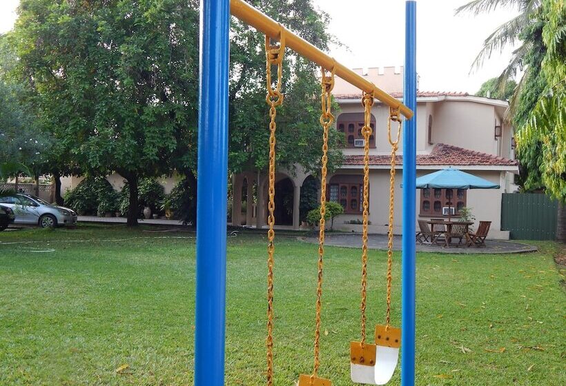 Pension Leinmach House, Nyali