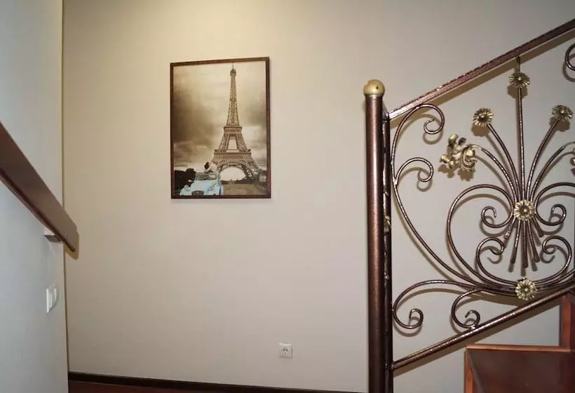 تختخواب و صبحانه Podkova Omsk