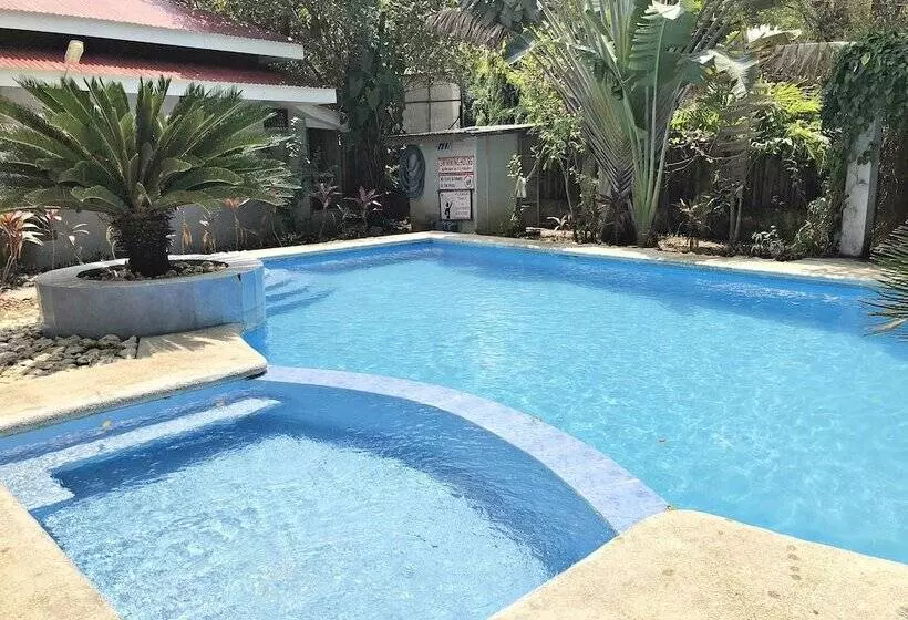 Hotelli The Pelicans Resort