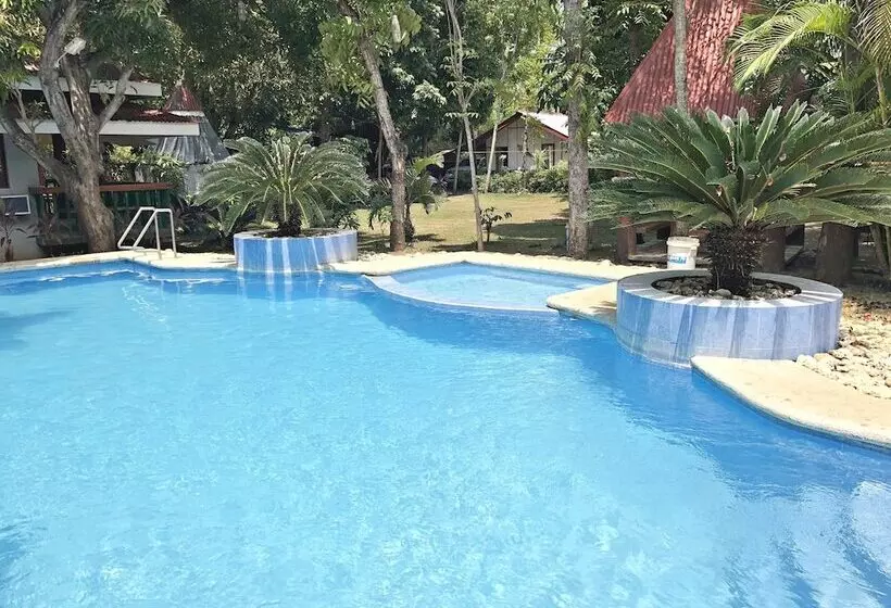 Hotelli The Pelicans Resort