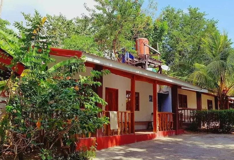 Hotelli The Pelicans Resort