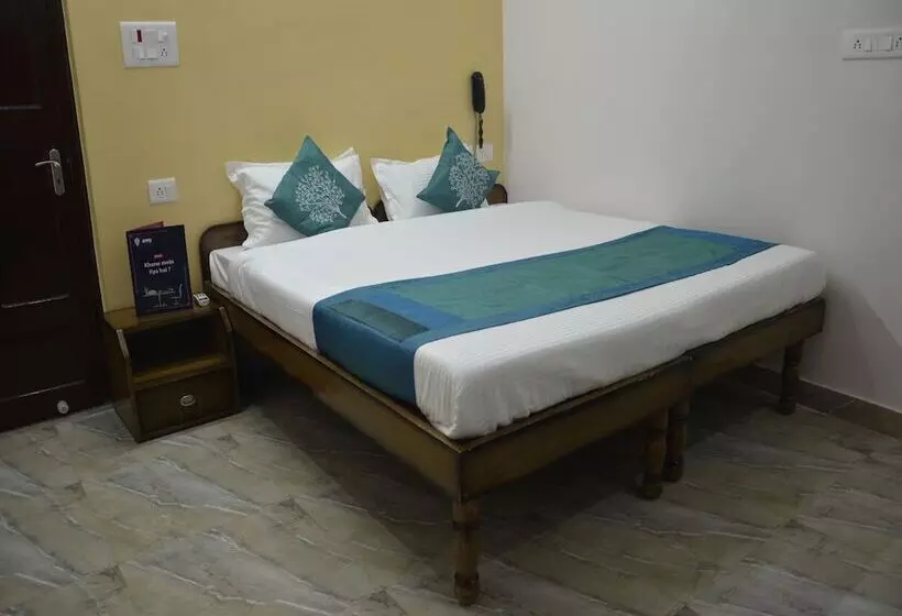 Hotelli Varanasi Stays By Oyo Rooms