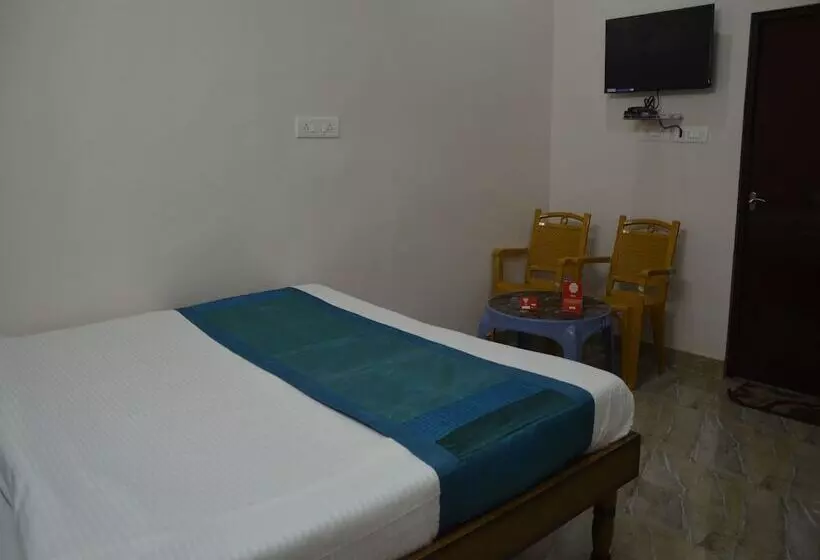 Hotelli Varanasi Stays By Oyo Rooms