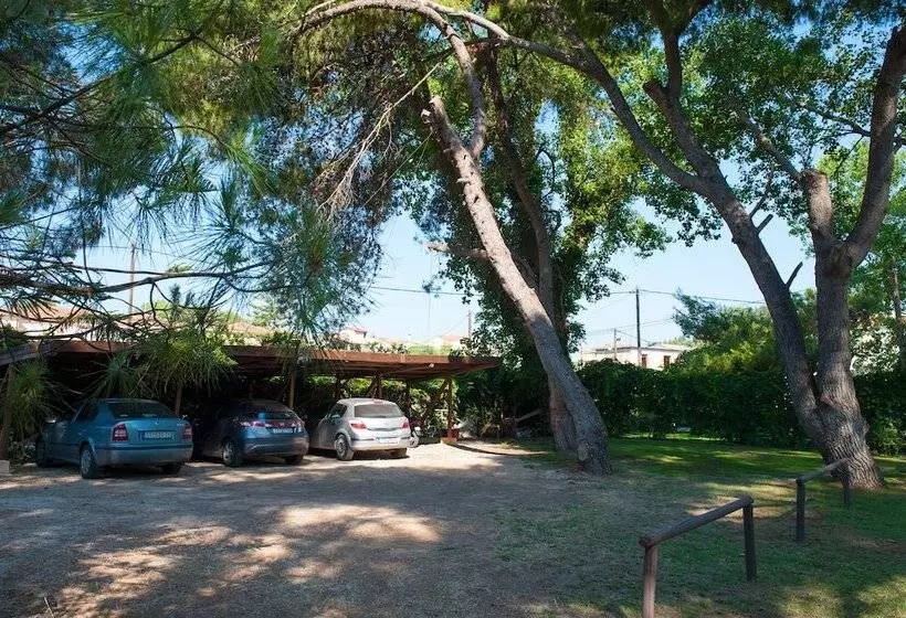 هتل Zarkadis Beach Apartments
