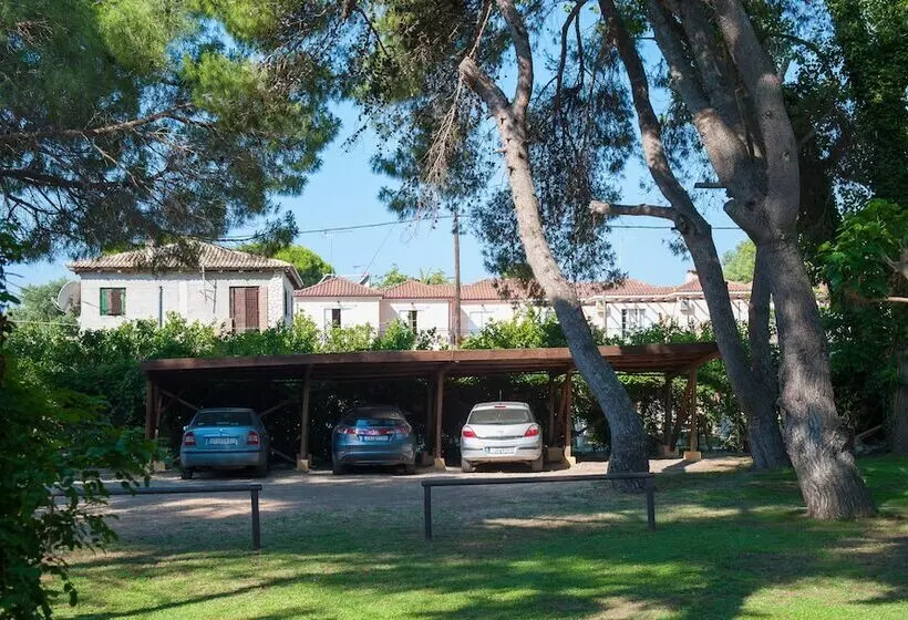 هتل Zarkadis Beach Apartments
