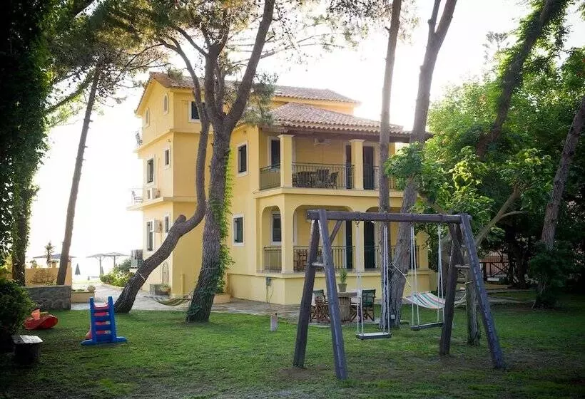 هتل Zarkadis Beach Apartments