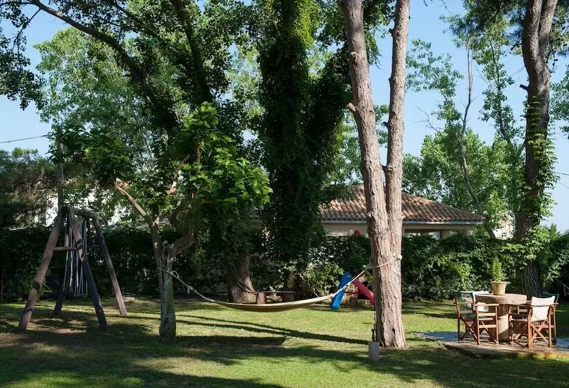 هتل Zarkadis Beach Apartments