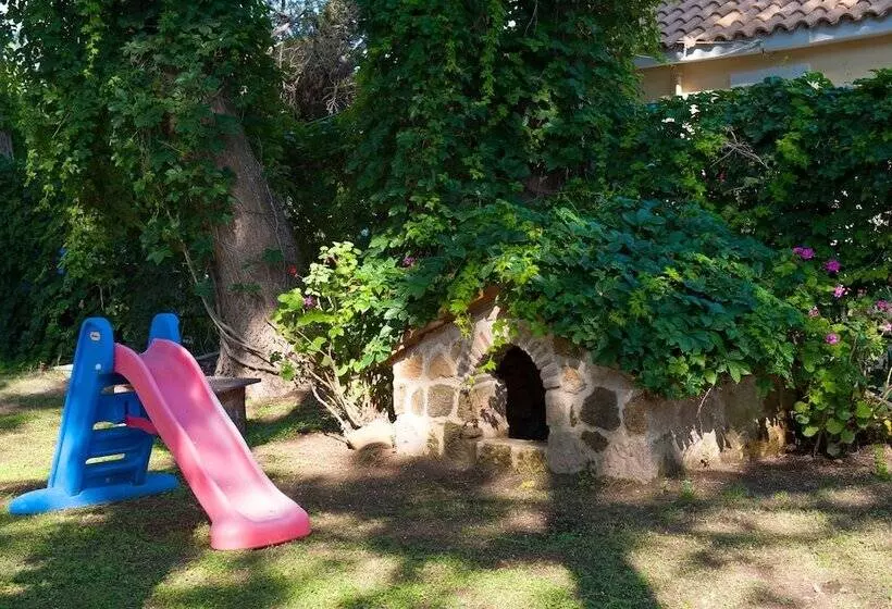 هتل Zarkadis Beach Apartments