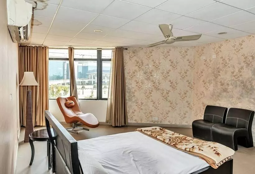 Oyo 11614 Hotel Vvip Stays