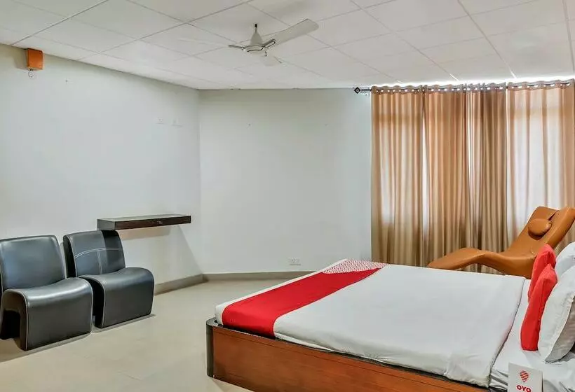 Oyo 11614 Hotel Vvip Stays