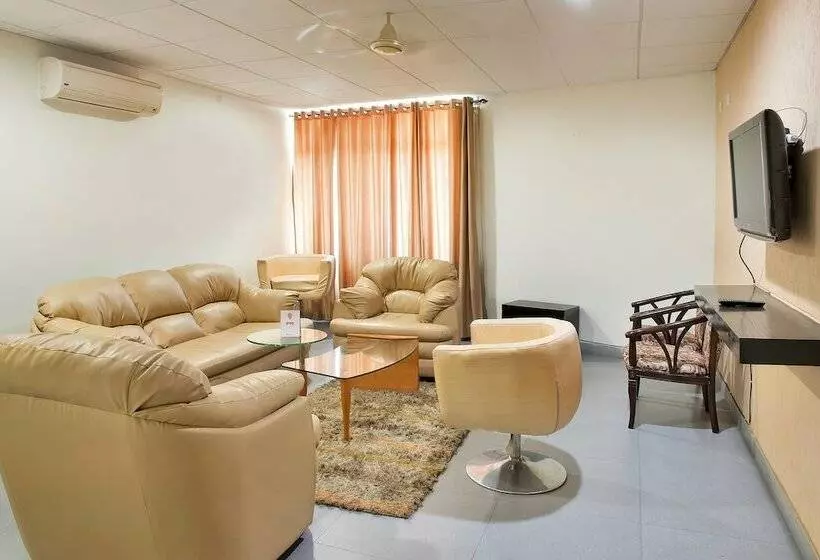 Oyo 11614 Hotel Vvip Stays