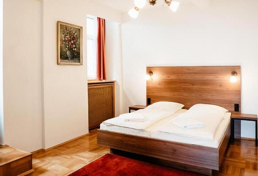 ペンション Gasthof Goldener Greifen