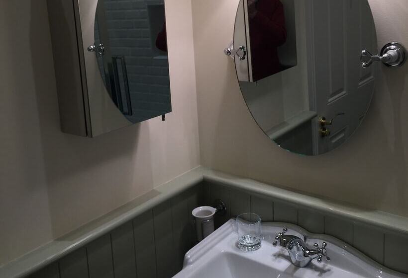 膳宿费 The Old Dispensary