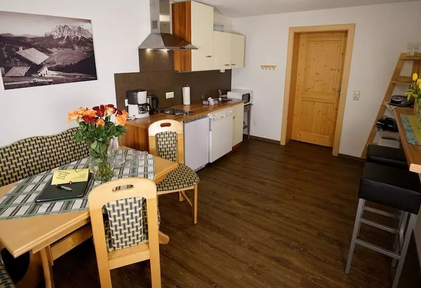 ペンション Alpenstern Rooms & Suites
