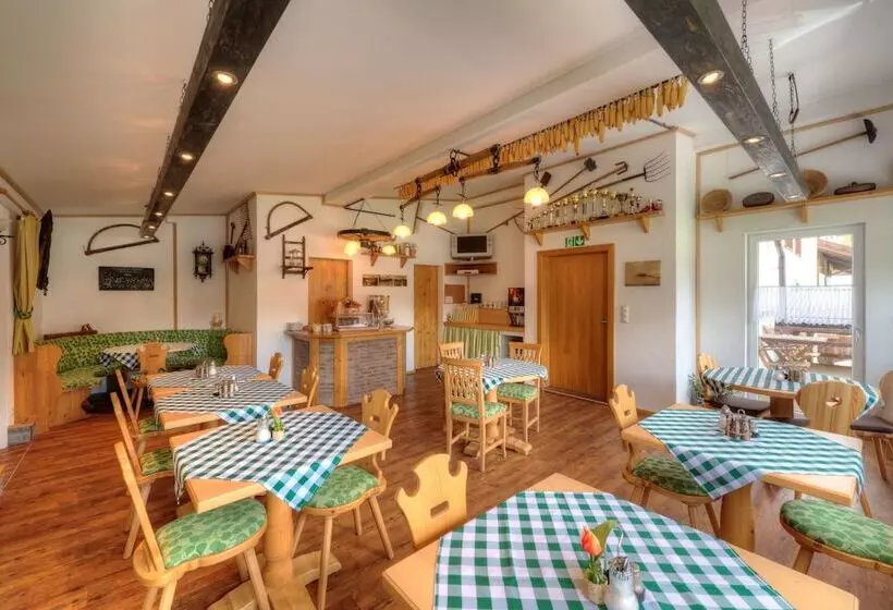 ペンション Alpenstern Rooms & Suites
