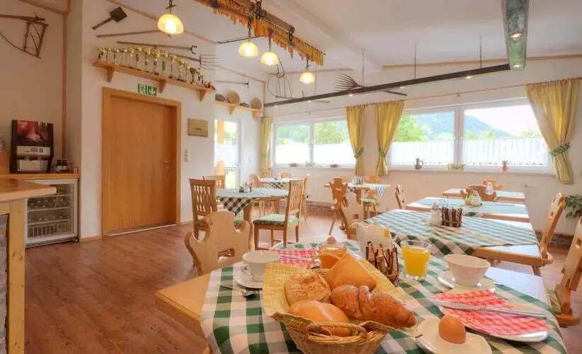 ペンション Alpenstern Rooms & Suites