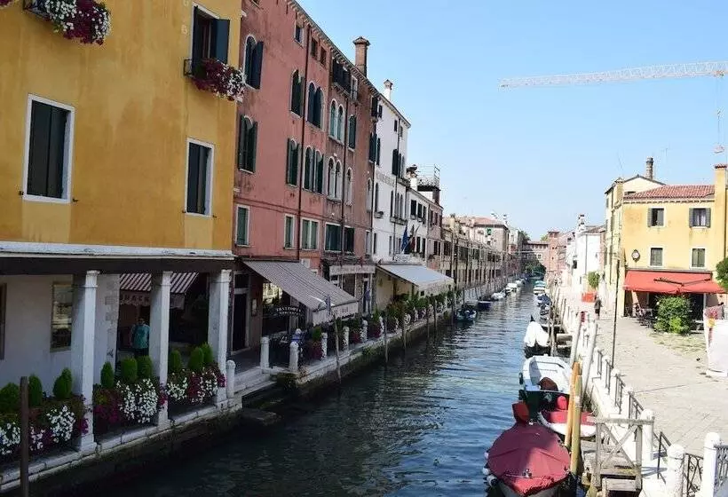 پانسیون 328 Il Veliero Romantico