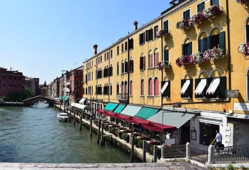 پانسیون 328 Il Veliero Romantico