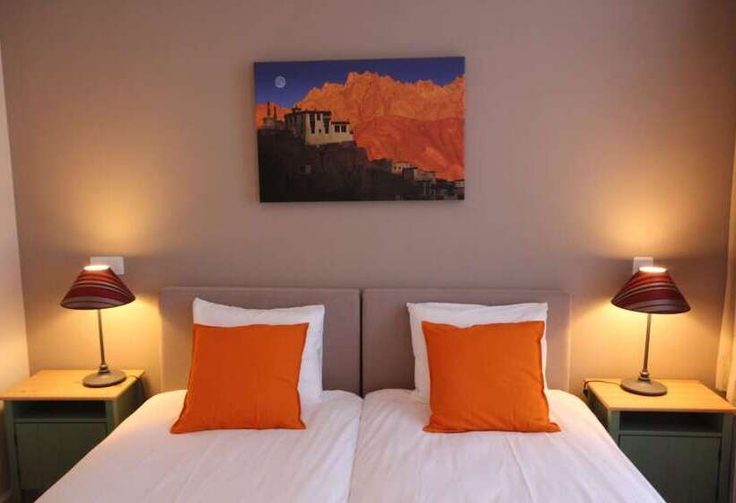 تختخواب و صبحانه Hooome