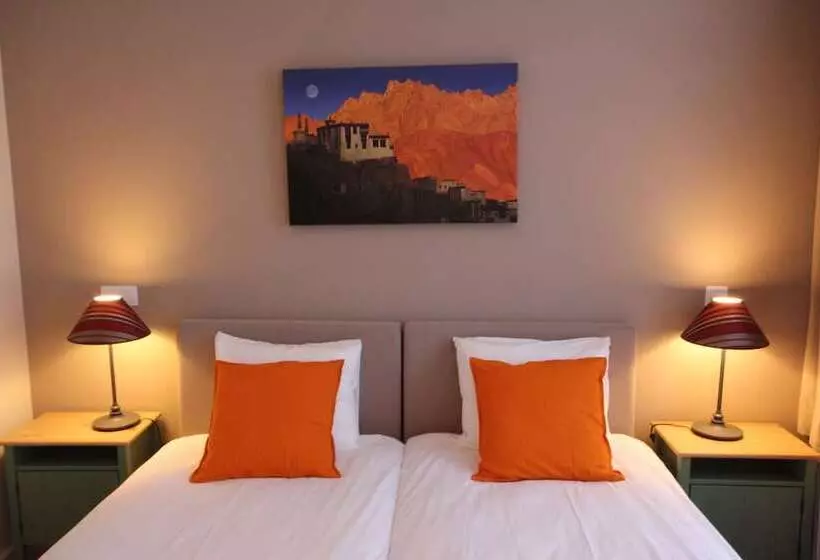 تختخواب و صبحانه Hooome