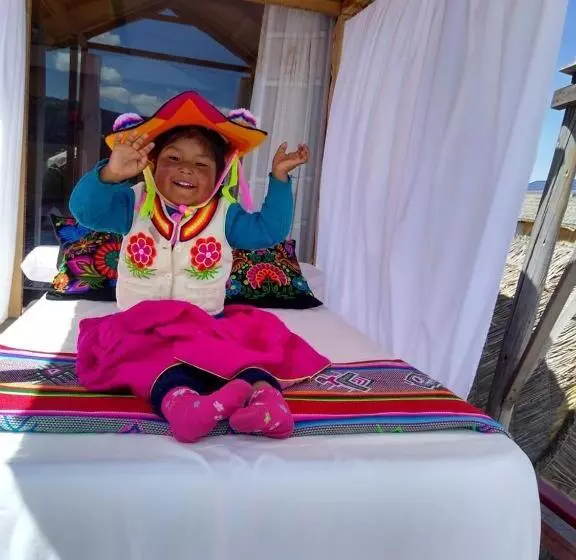 ホテル Uros Titikaka The Best Lodge