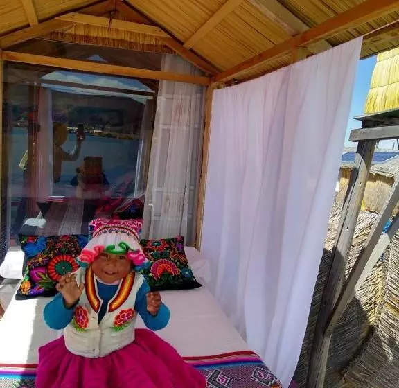 ホテル Uros Titikaka The Best Lodge