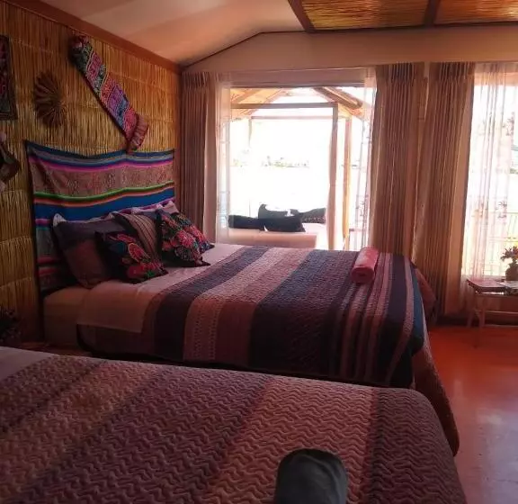 ホテル Uros Titikaka The Best Lodge