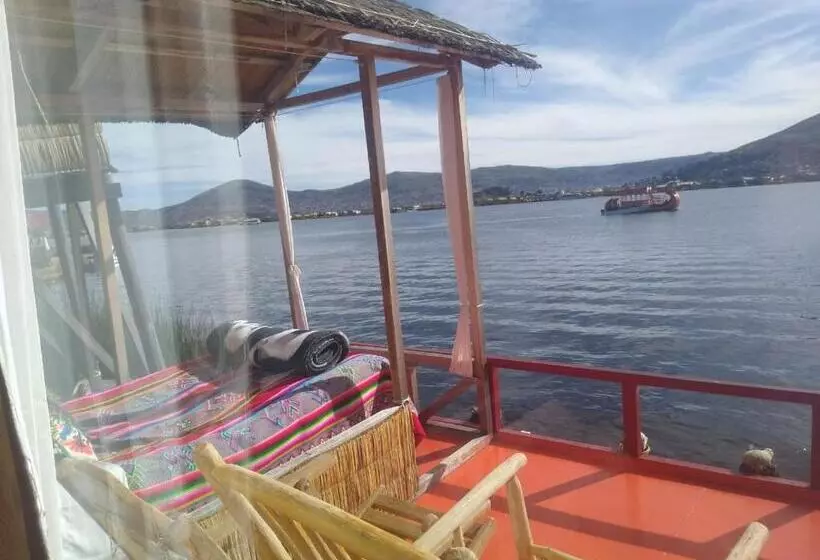 ホテル Uros Titikaka The Best Lodge