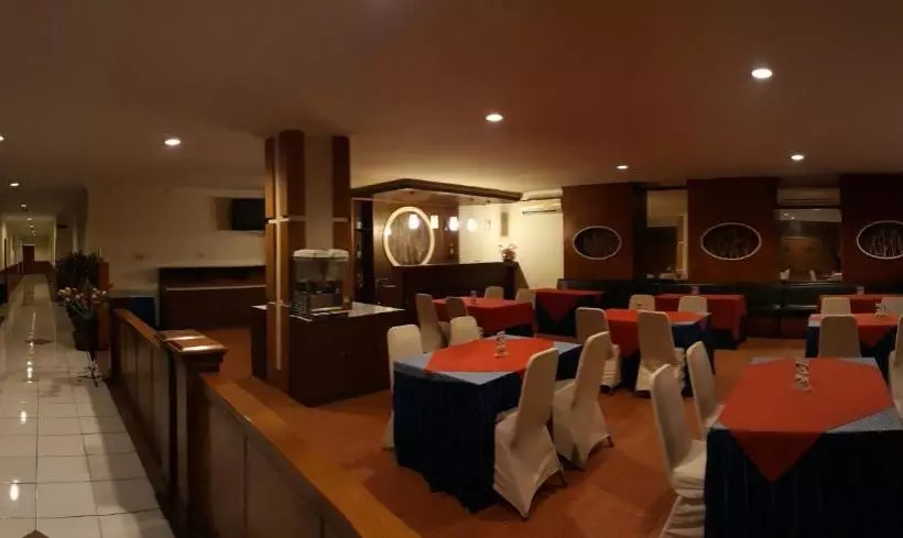 Alexander Hotel Tegal