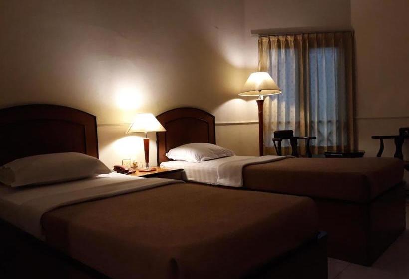 Alexander Hotel Tegal