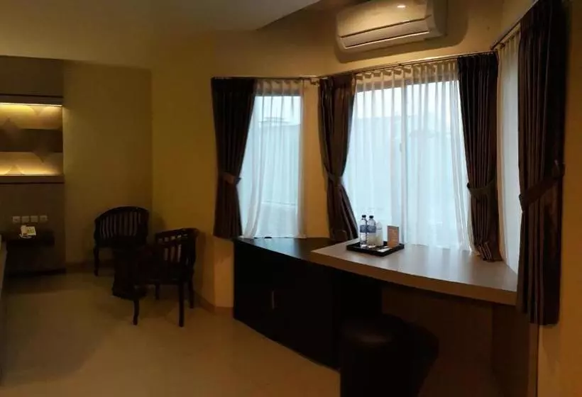 Alexander Hotel Tegal