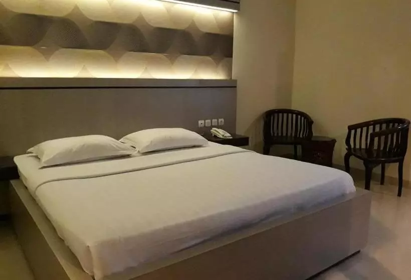 Alexander Hotel Tegal