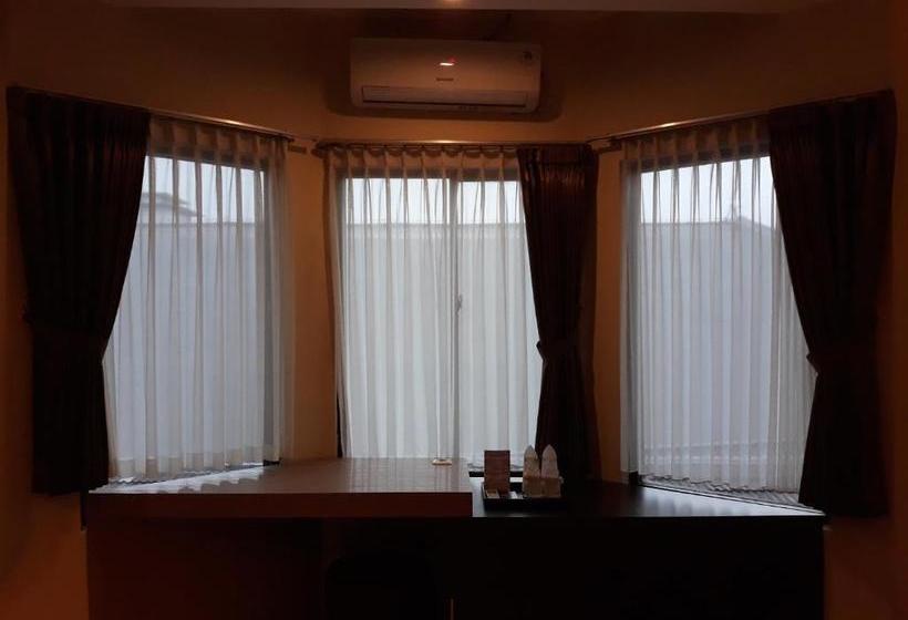 Alexander Hotel Tegal