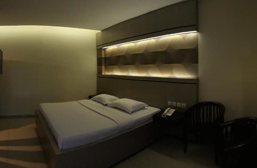 Alexander Hotel Tegal