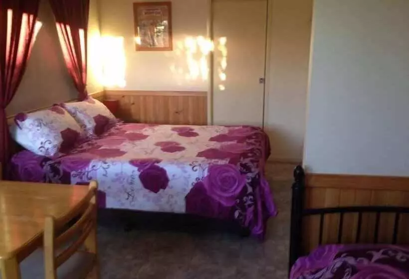 Hotelli Banjo S Overnight & Holiday Units