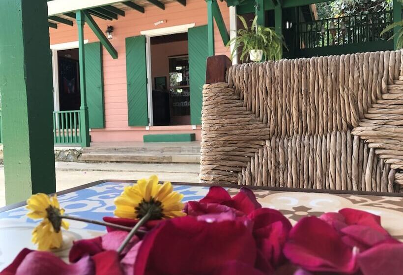 هتل Hacienda Juanita