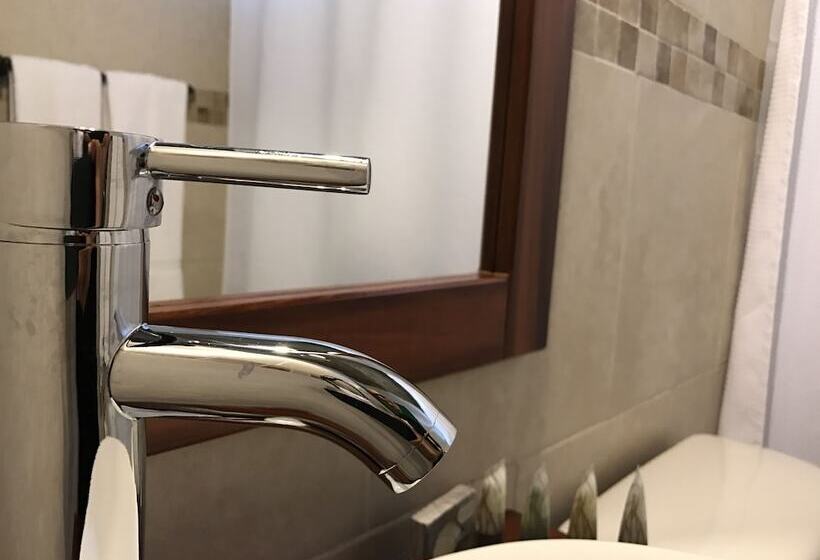 هتل Hacienda Juanita