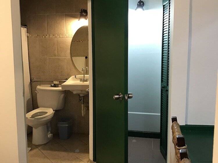 هتل Hacienda Juanita