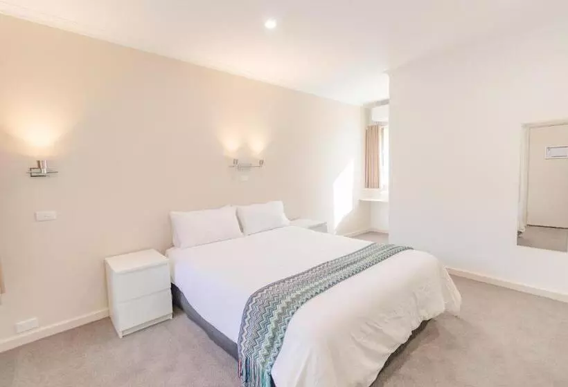 ホテル Warburton Lodge