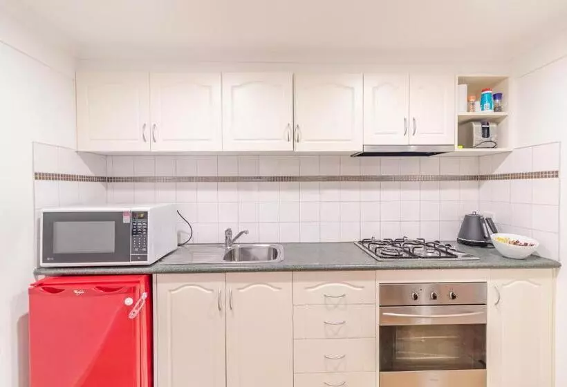 ホテル Warburton Lodge