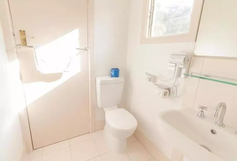 ホテル Warburton Lodge