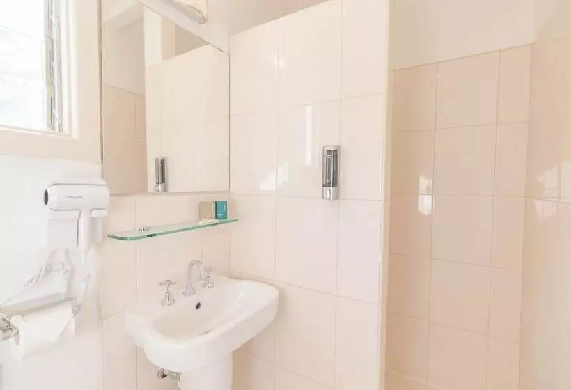 ホテル Warburton Lodge