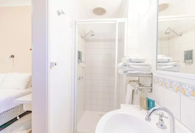 ホテル Warburton Lodge