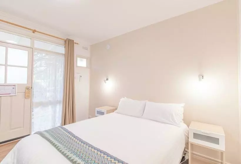 ホテル Warburton Lodge