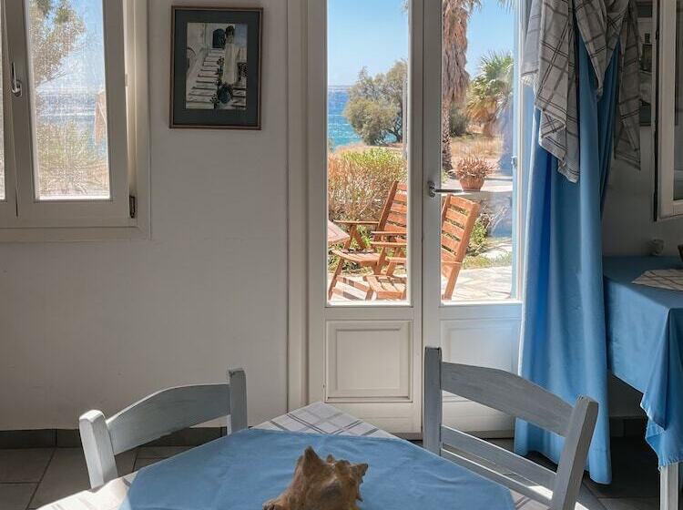 پانسیون Agnadi Syros Beachfront Studios & Rooms